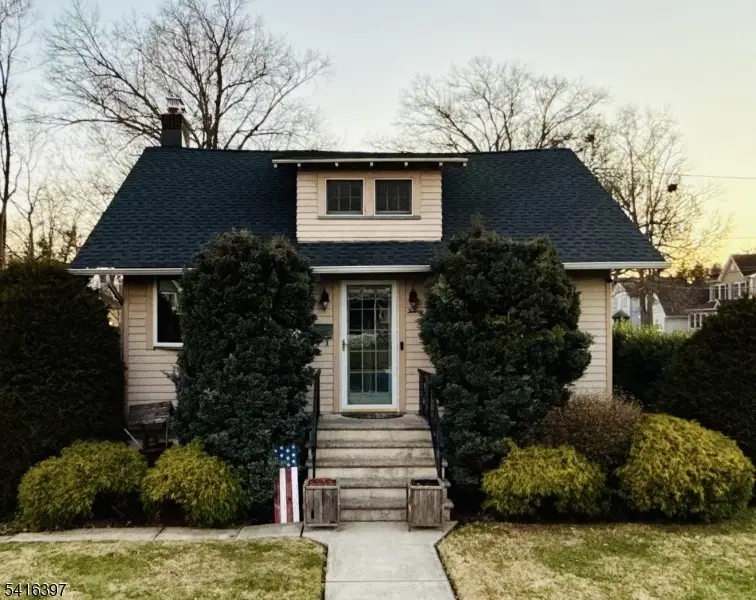 23 Lincoln Ave W, Cranford, NJ 07016 - #1