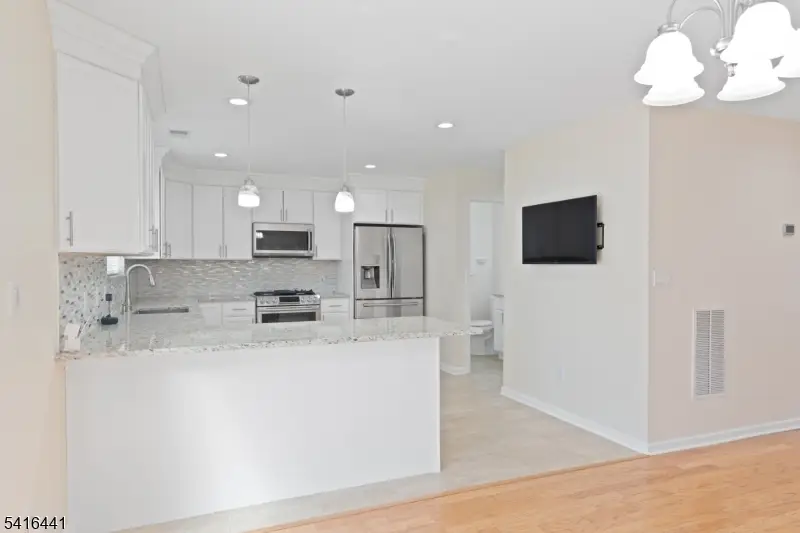 902 Spruce St, Roselle, NJ 07203 - #3