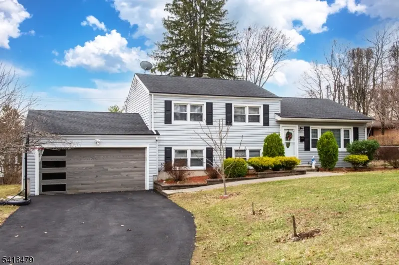 64 Pine St, Newton, NJ 07860 - #3