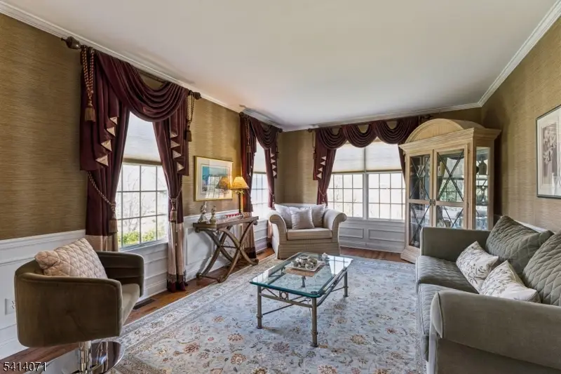 18 Laurel Ct, Branchburg, NJ 08876 - #3