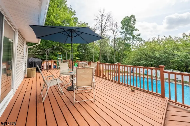 220 Horseshoe Rd, Berkeley Heights, NJ 07922 - #2