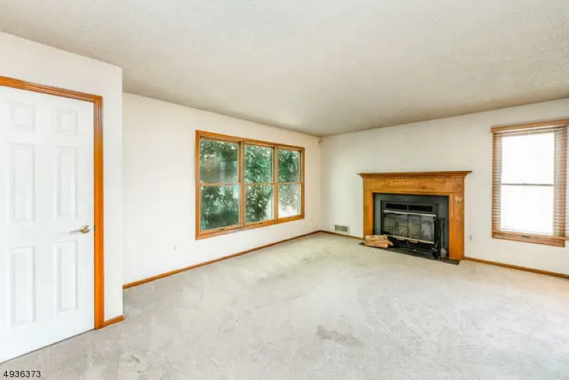 56 Portsmouth Ct, Hamburg, NJ 07419 - #2