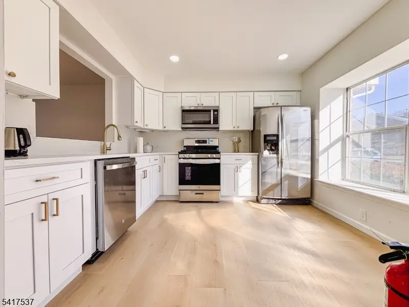 386 Inwood Ct, Franklin, NJ 08873 - #2