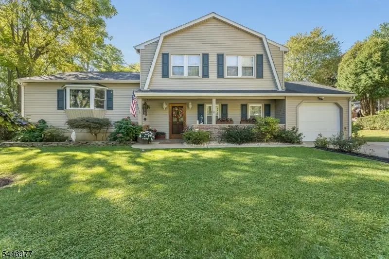 136 Powderhorn Dr, Lopatcong, NJ 08865 - #1