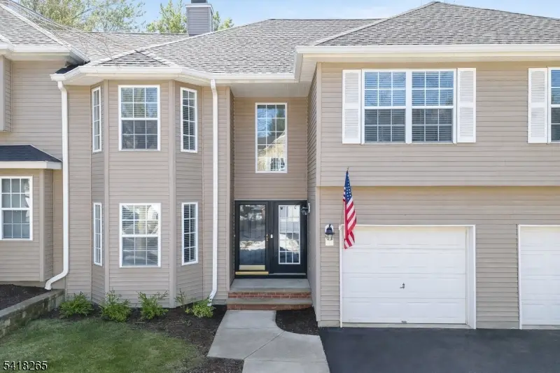 4 Jumping Brook Pl, Annandale, NJ 08801 - #1