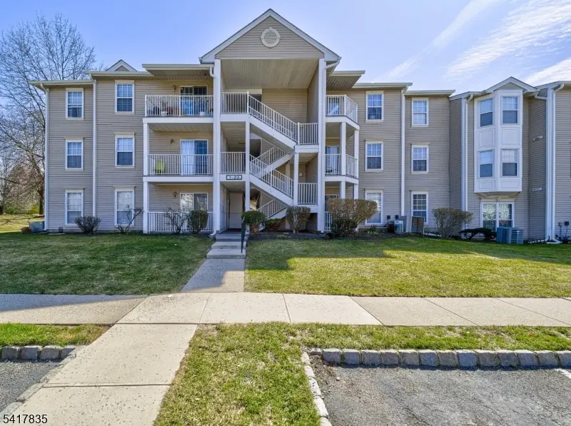 11 Lindsey Ct, Franklin Park, NJ 08823 - #2