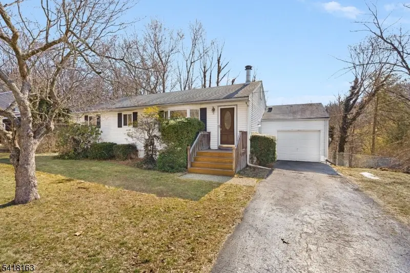 18 Kendall Dr, Ringwood, NJ 07456 - #1
