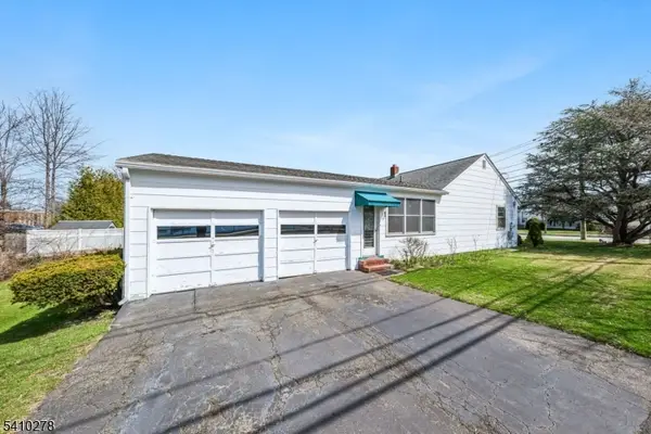 4 Oak Ridge Rd, Clifton City, NJ 07013