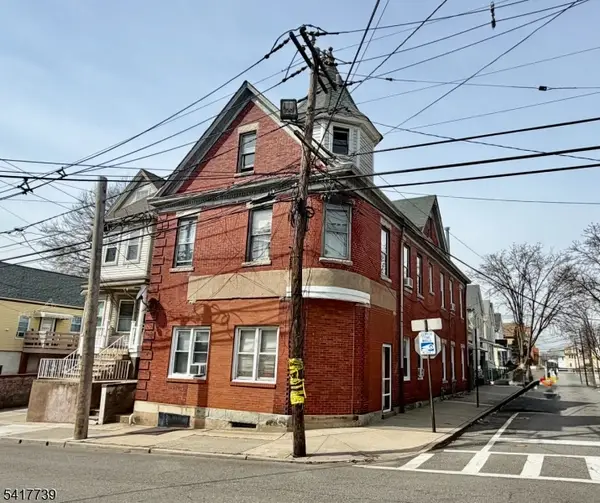 94 Center St, Clifton City, NJ 07011