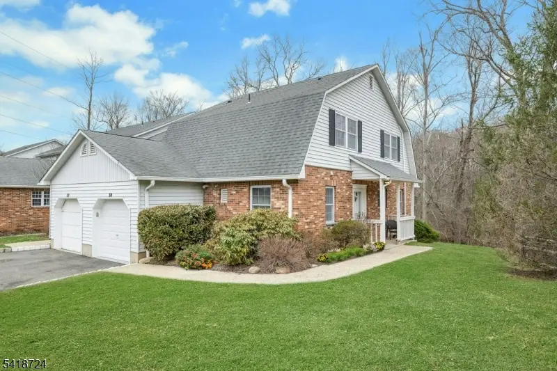 30 Coachlight Dr, Chatham, NJ 07928 - #1