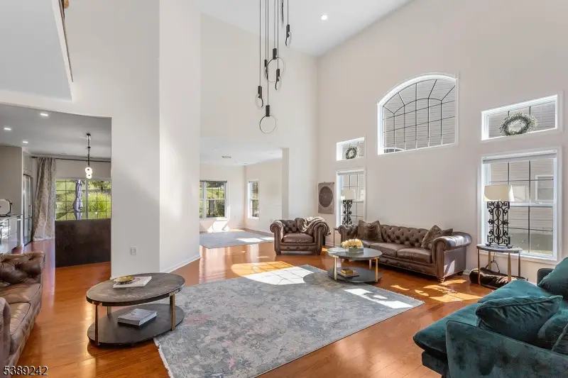 24 Bluffs Ct, Hamburg, NJ 07419 - #1