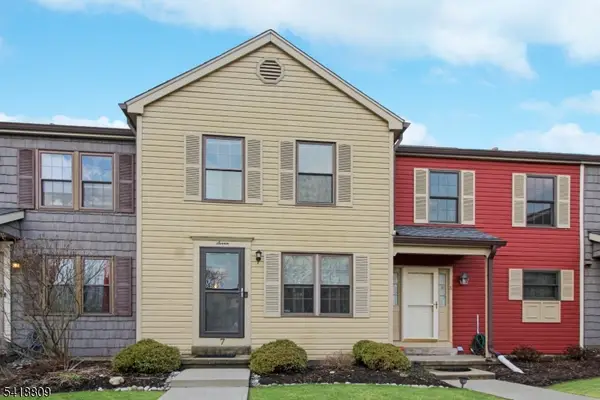 7 Duck Hawk Ct, Allamuchy Twp., NJ 07840