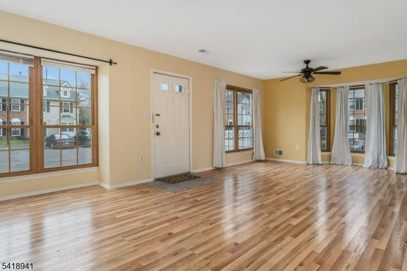 382 Hadleigh Ln, North Brunswick, NJ 08902 - #3