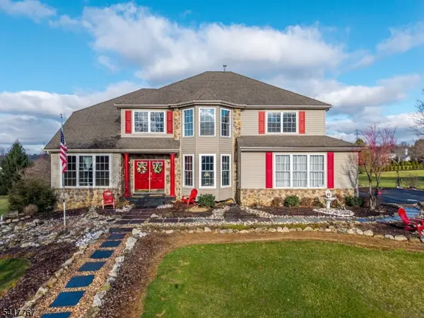 12 Foxwood Ln, Lopatcong Twp., NJ 08865