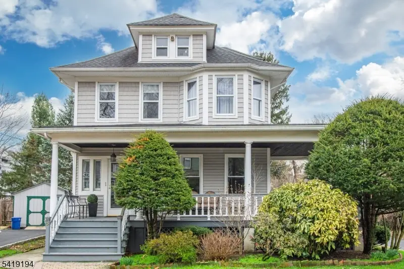 8 Appleton Rd, Watsessing, NJ 07003 - #1