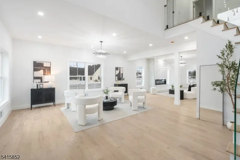 302 West Ln, Clark, NJ 07066 - #3