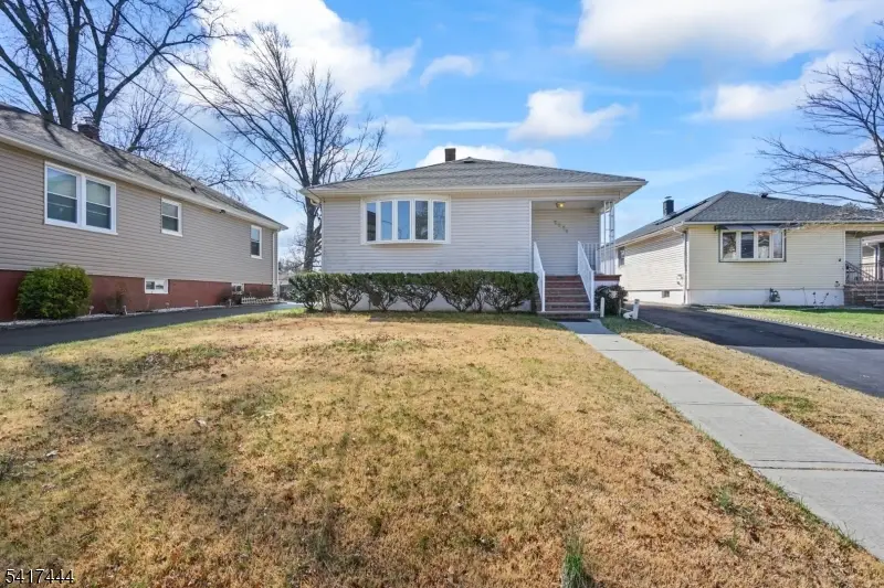 2075 Barnett St, Rahway, NJ 07065 - #1