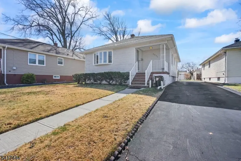 2075 Barnett St, Rahway, NJ 07065 - #2