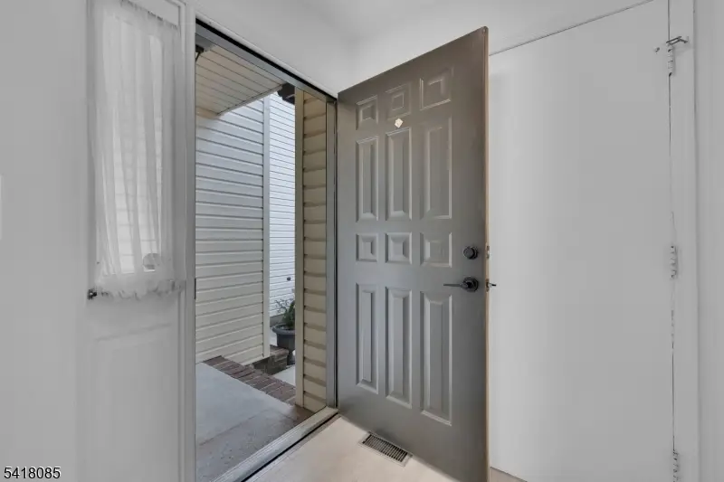 628 Almond Ct, Raritan, NJ 08822 - #3