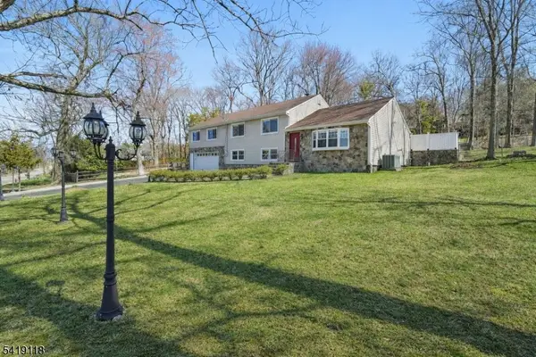 320 Beaufort Ave, Livingston Twp., NJ 07039