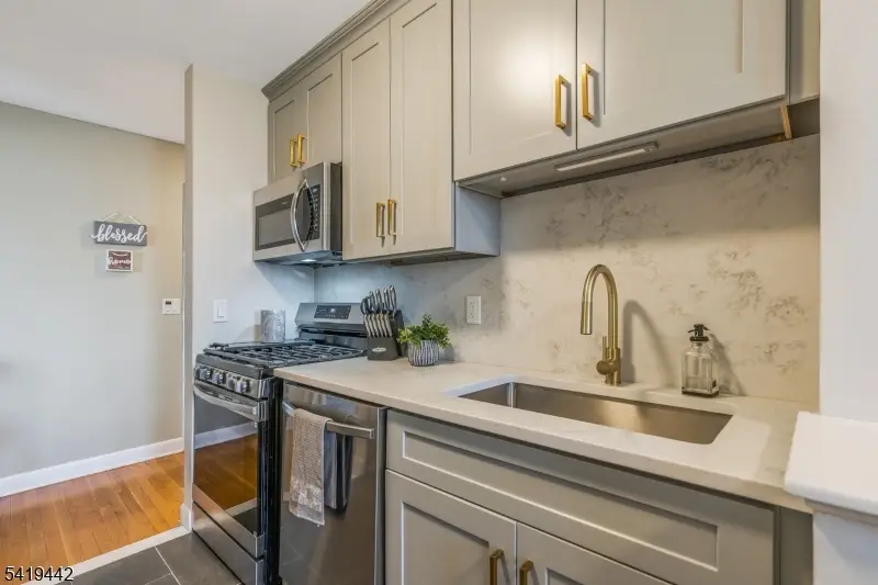 605 Grove St #15, Clifton, NJ 07013 - #1