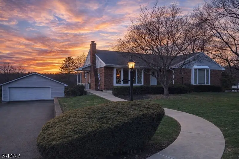 831 Uniontown Rd, Lopatcong, NJ 08865 - #1