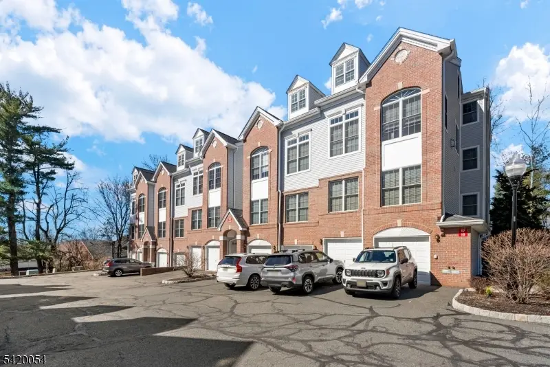 9 Goffle Brook Ct, Hawthorne, NJ 07506 - #2