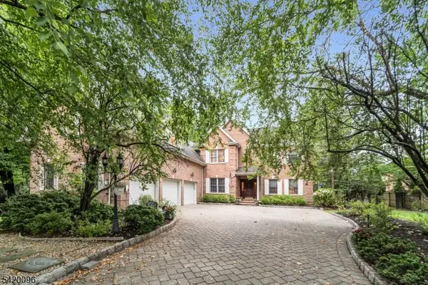 136 Tappan Rd, Norwood Boro, NJ 07648