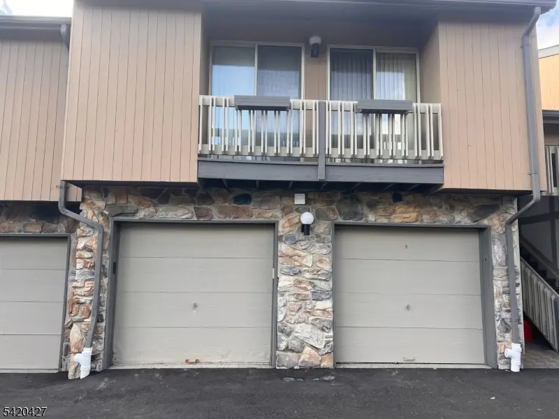 6 Buchanon Ct, West Orange, NJ 07052 - #1