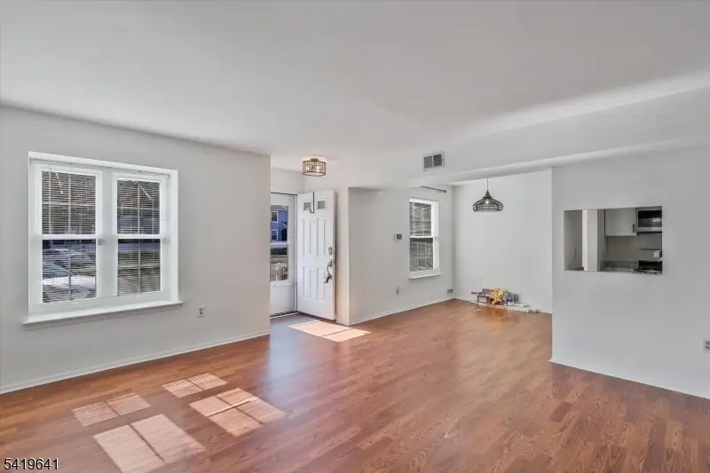 81 Almond Dr, Franklin, NJ 08873 - #3