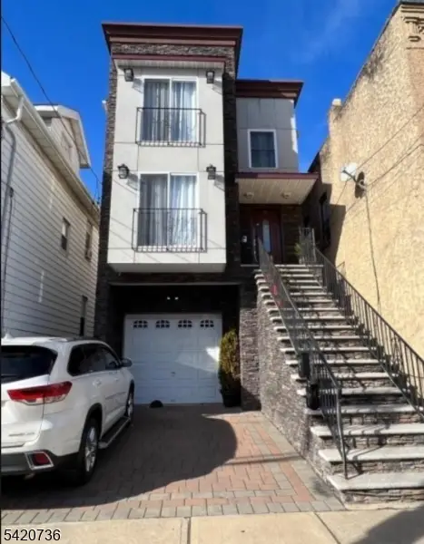 31 Spencer St, Elizabeth City, NJ 07202