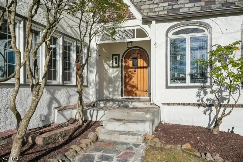 27 Barnsdale Rd, Millburn, NJ 07078 - #3