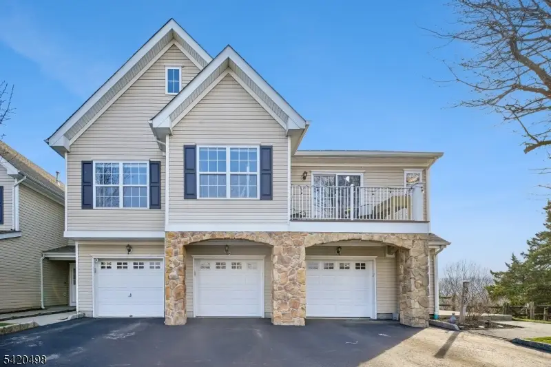37 Mountainside Dr, Pompton Lakes, NJ 07442 - #1
