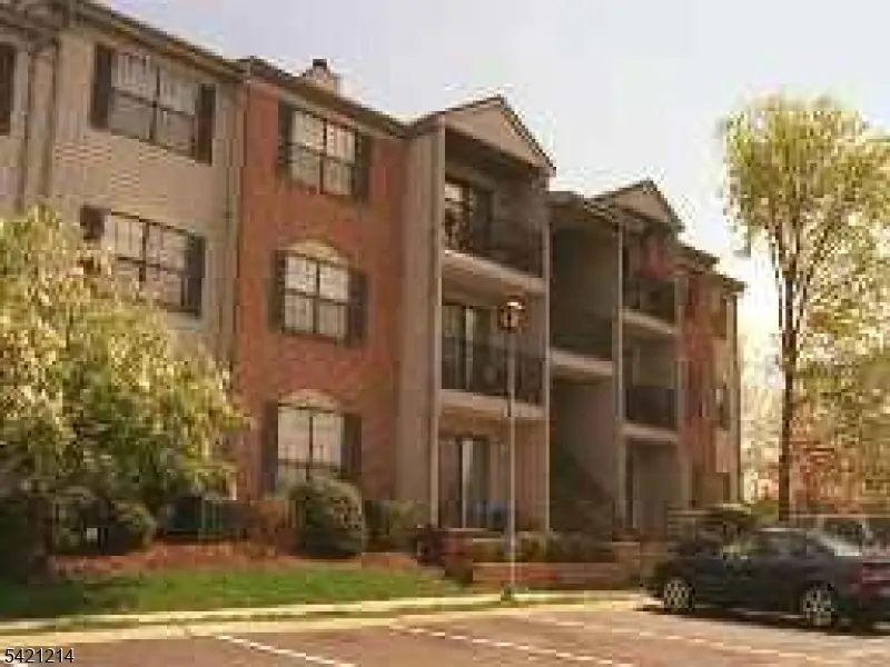 17 Fisher Dr, Franklin Park, NJ 08823 - #1