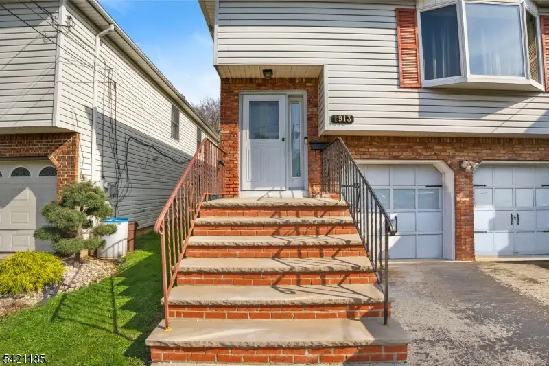 1913 Bond St, Rahway, NJ 07065 - #3