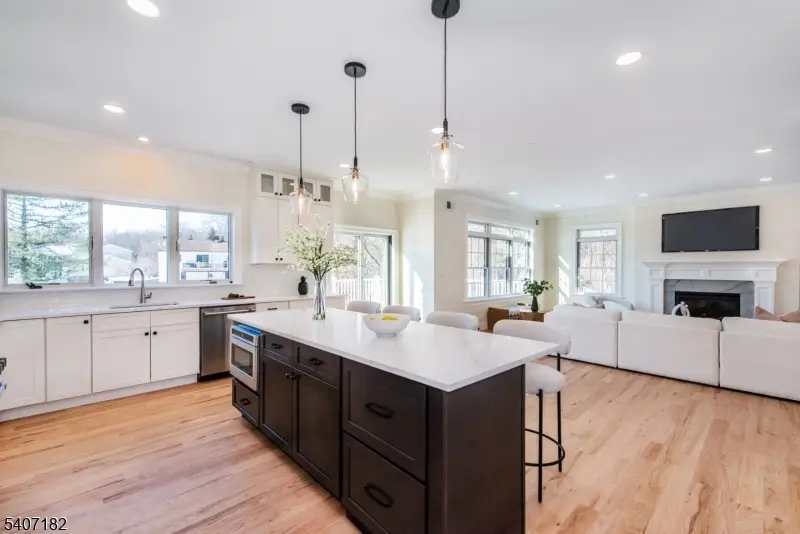 19 West Dr, Fairfield, NJ 07004 - #3