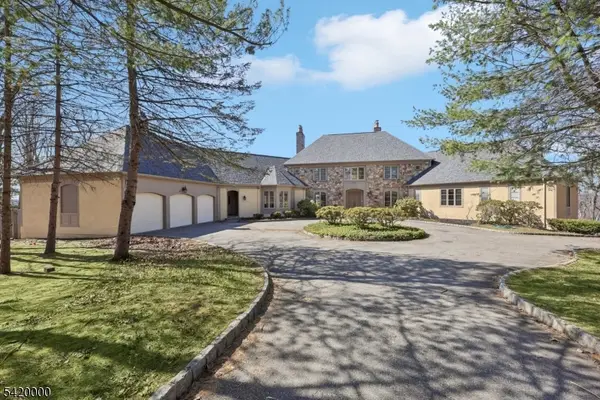 29 Hilltop Rd, Kinnelon Boro, NJ 07405