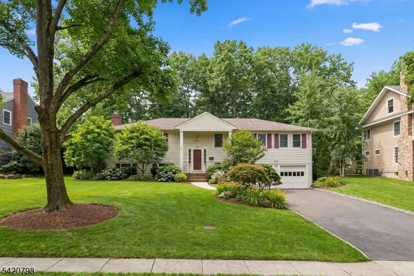 61 Barchester Way, Westfield Town, NJ 07090