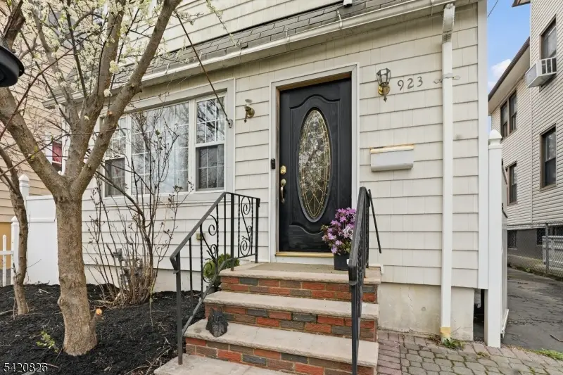 923 Kilsyth Rd, Elizabeth, NJ 07208 - #3