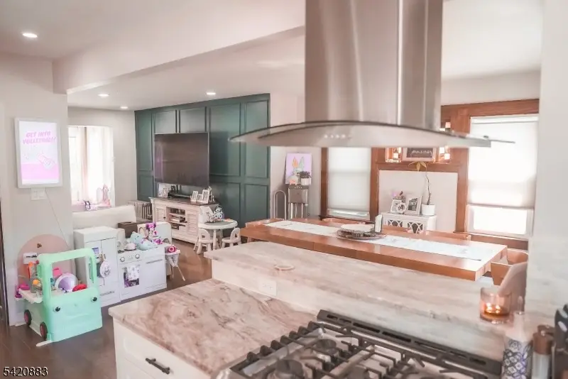 210 Pershing Ave, Roselle Park, NJ 07204 - #3