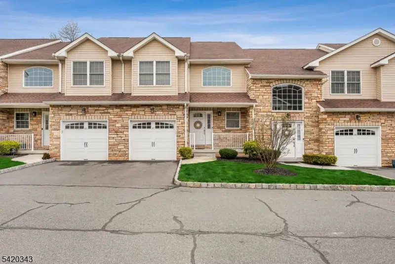 47 Harvey Ct, Clark, NJ 07066 - #1