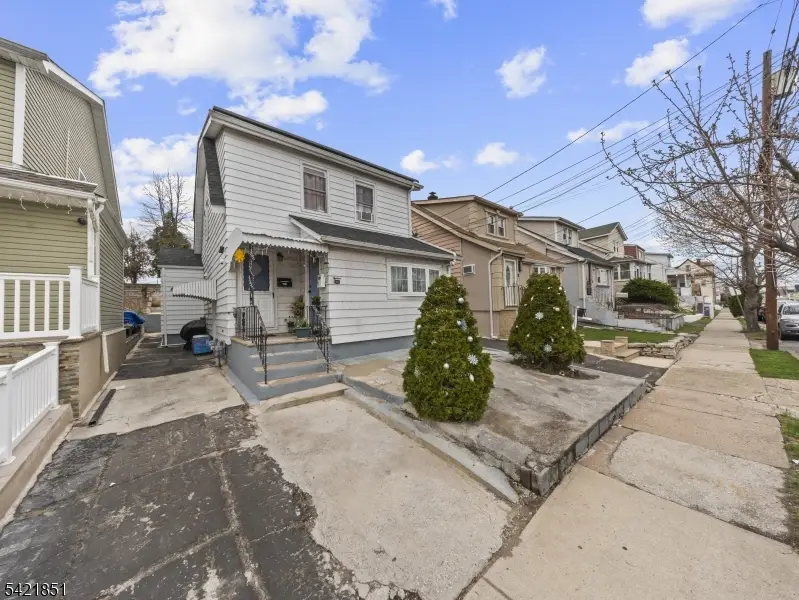 1046 E 26th St, Paterson, NJ 07513 - #2