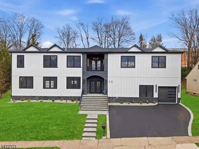38 Pershing Pl, Woodland Park, NJ 07424 - #1