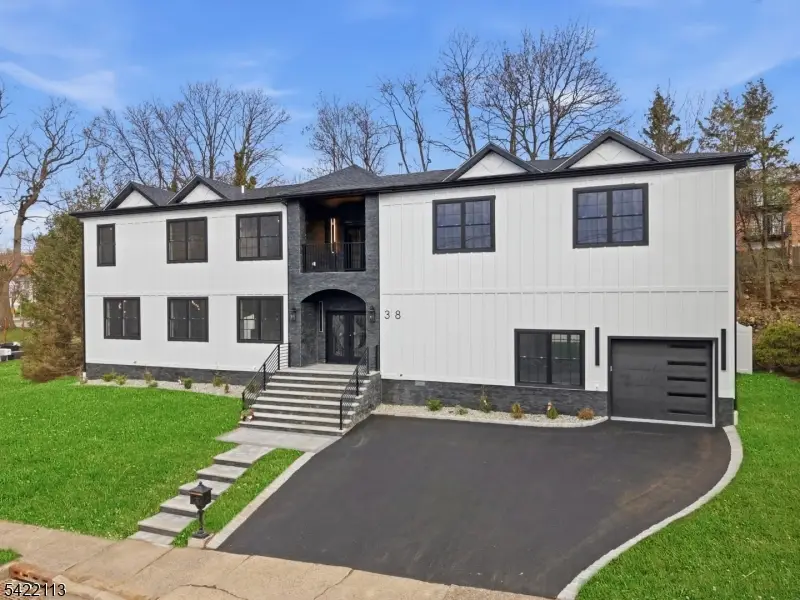 38 Pershing Pl, Woodland Park, NJ 07424 - #2