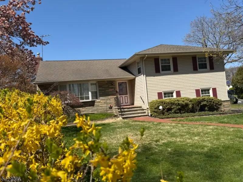 618 Fairway Dr, Union, NJ 07083 - #2