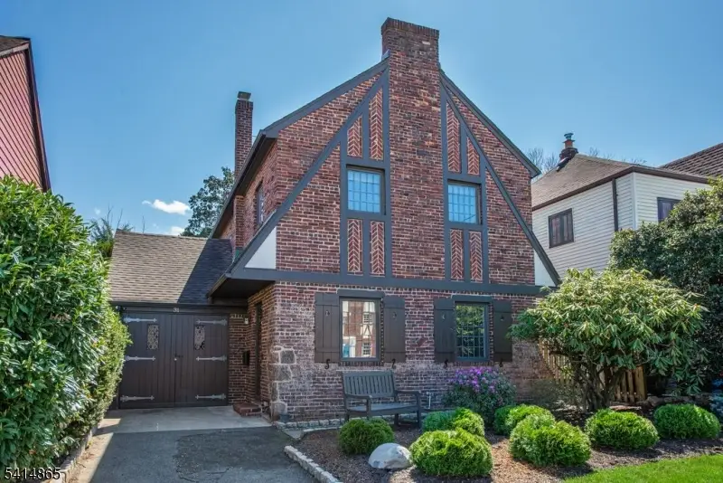 31 Windsor Rd, Clifton, NJ 07012 - #1
