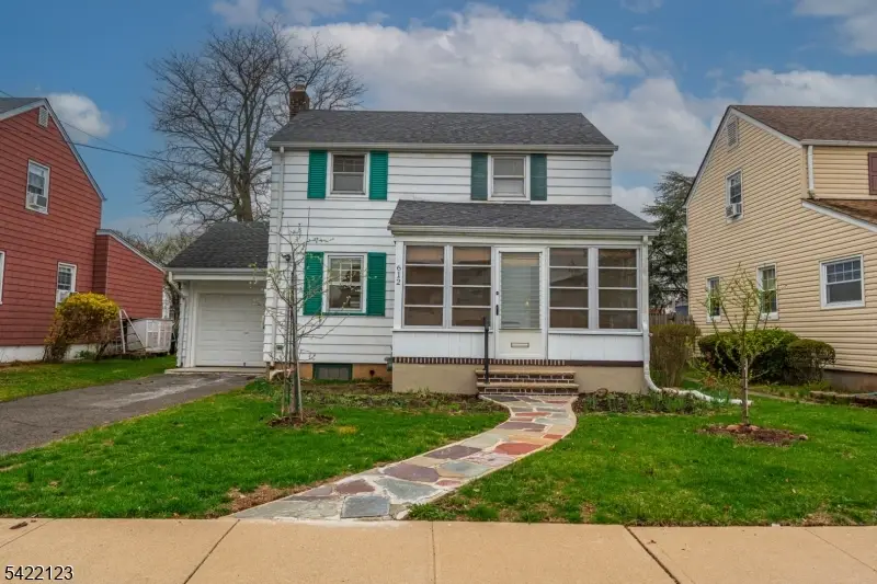 612 Laurel Ave, Roselle Park, NJ 07204 - #1