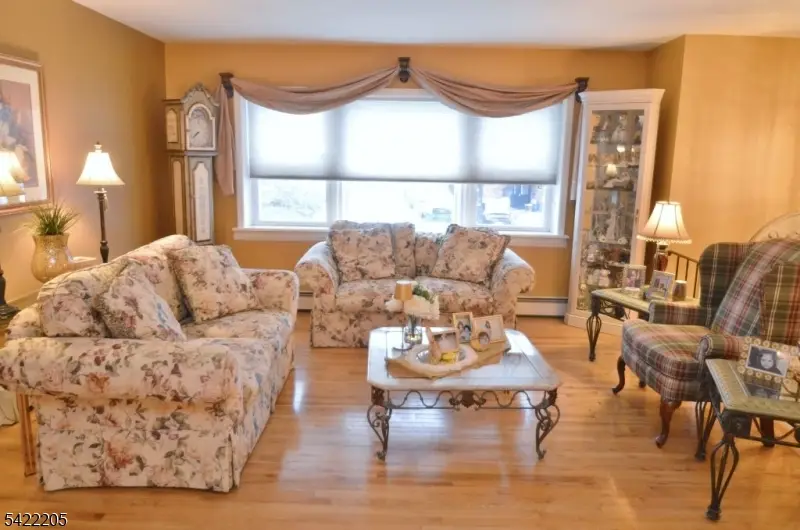 29 Hugenot St, East Hanover, NJ 07936 - #3