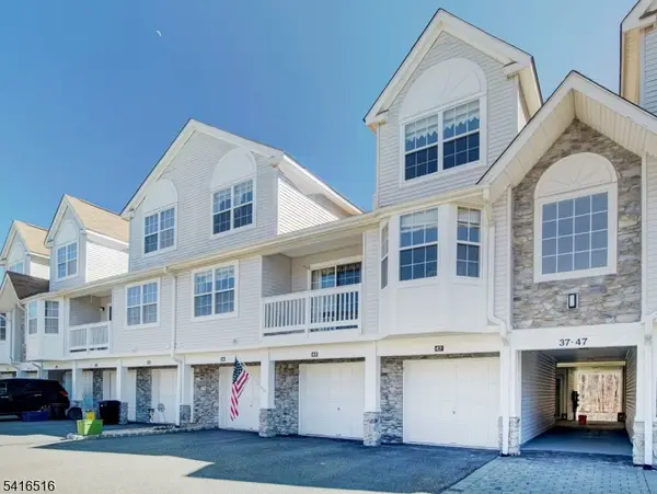 47 Autumn Ct, Roxbury Twp., NJ 07852