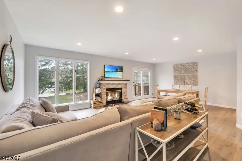 31 Lenox Ct, Montville, NJ 07045 - #3